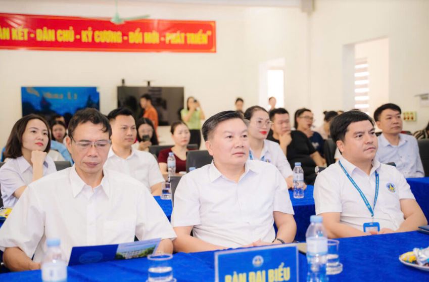 Trường trung cấp Nguyễn Tất Thành phối hợp trung tâm dịch vụ việc làm Nghệ An khai giảng lớp sơ cấp nghề ứng dụng AI và pha chế đồ uống